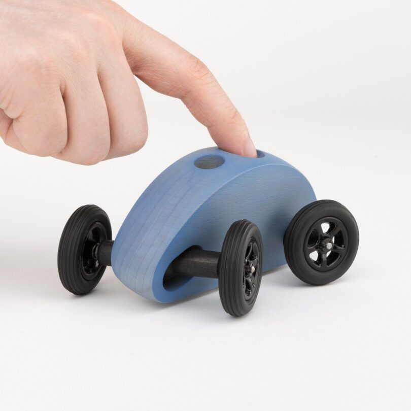 Drewniany Samochodzik FINGER CAR niebieski - obrazek 2