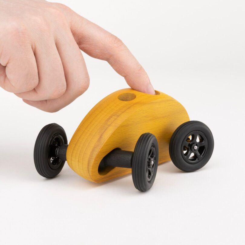 Drewniany Samochodzik FINGER CAR żółty - obrazek 2