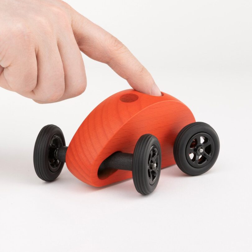 Drewniany Samochodzik FINGER CAR czerwony - obrazek 2